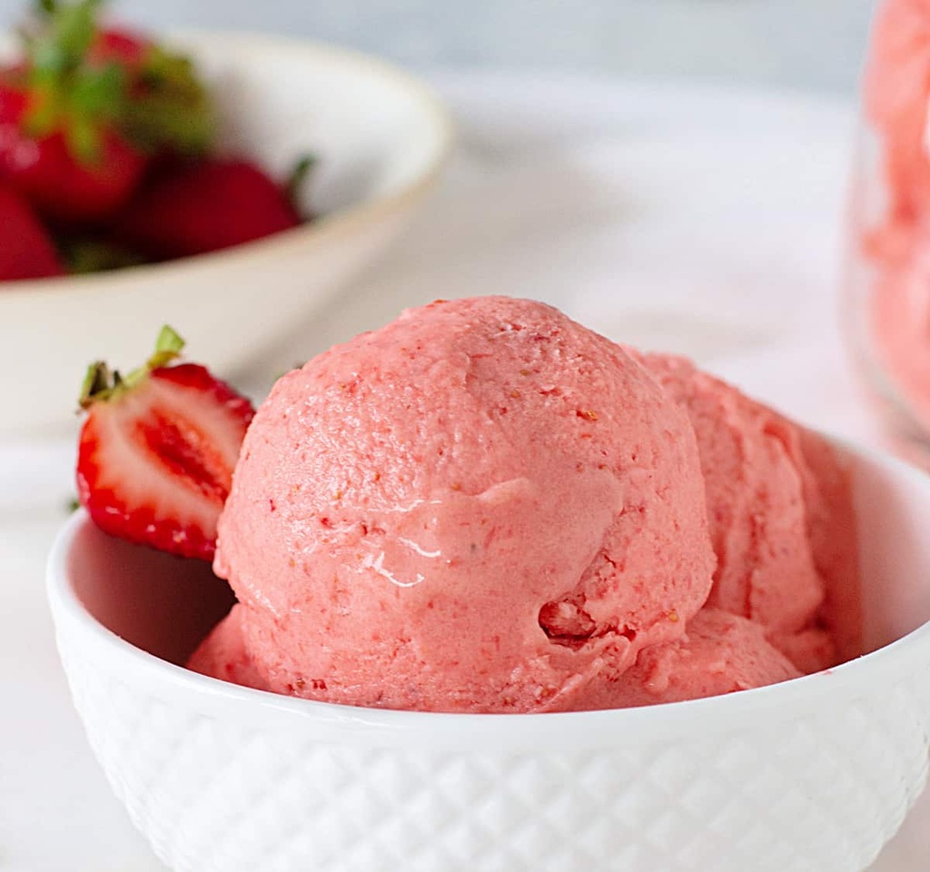 CREAMERY STRAWBERRY ICE CREAM PINTS