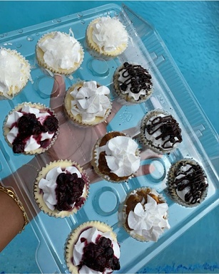 MUNCHIES BY MARYJANE-MUNCHIES CHEESECAKE (6 MINIS)